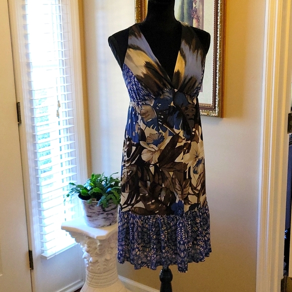Karen Kane Dresses & Skirts - Karen Kane blue brown black floral Vneck sleeveless dress empire waist S…EUC